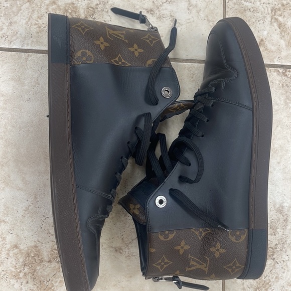 Mens Louis Vuitton size 9 high top sneakers - Picture 5 of 5